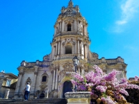 Modica - San Giorgio and flowers