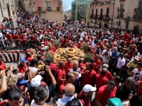 Palazzolo Acreide - San Paolo and the bread