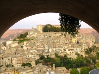Ragusa Ibla- Arch and capers